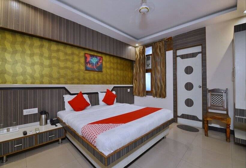 Отель A R Ganpati Plaza By Oyo Rooms