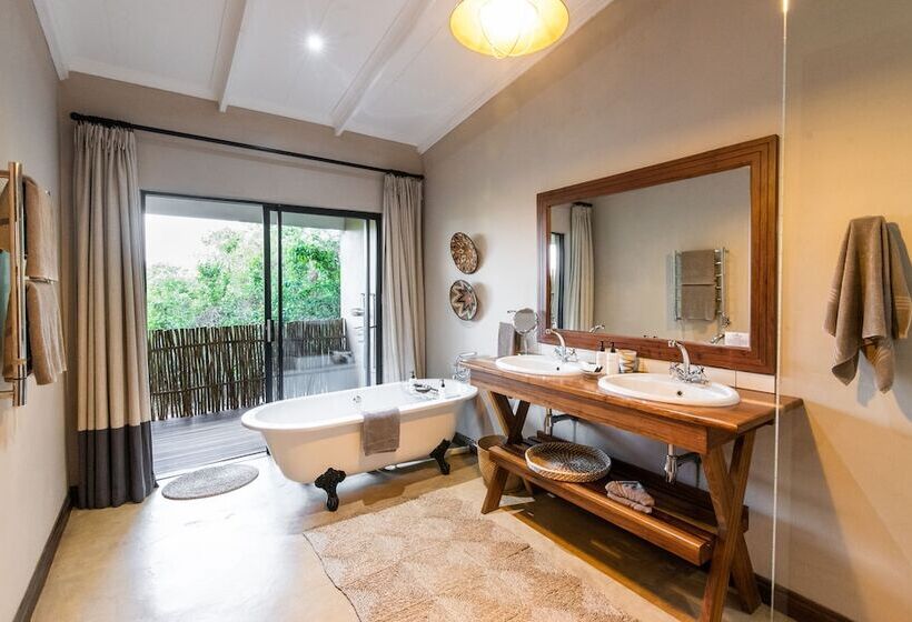 בית מלון כפרי Fugitives Drift Guest House