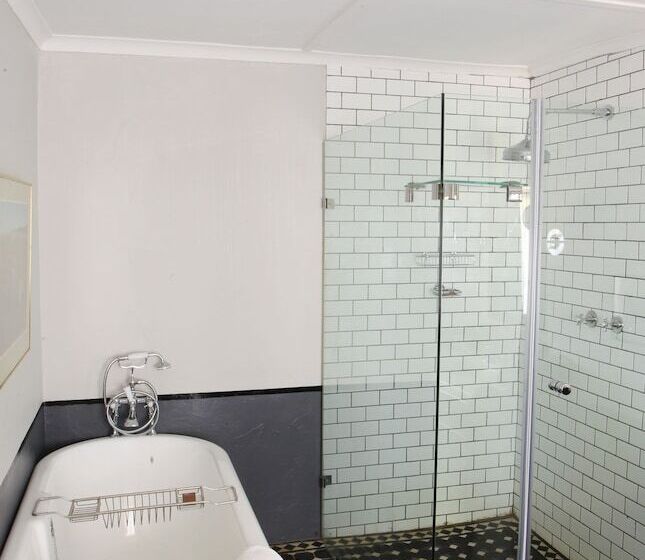 בית מלון כפרי Fugitives Drift Guest House