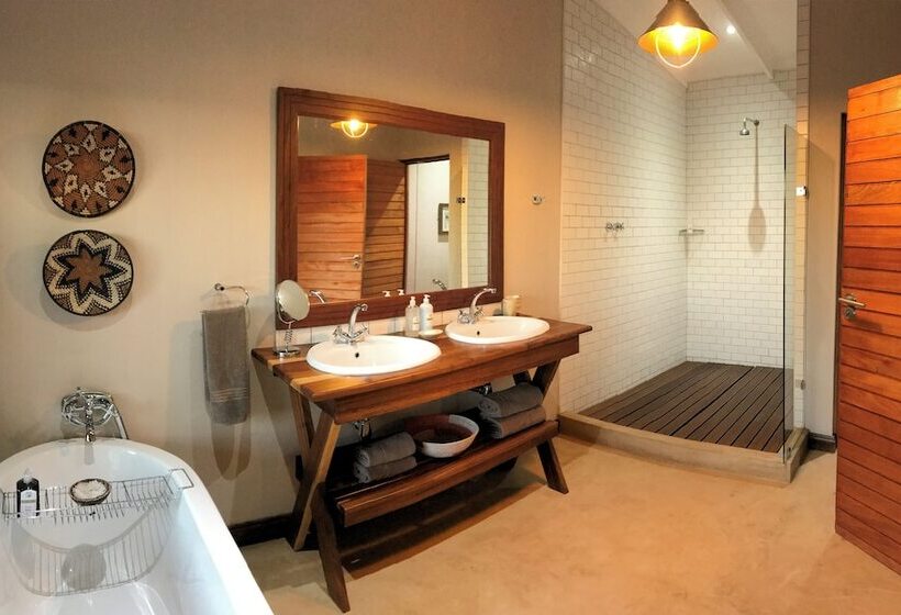 בית מלון כפרי Fugitives Drift Guest House