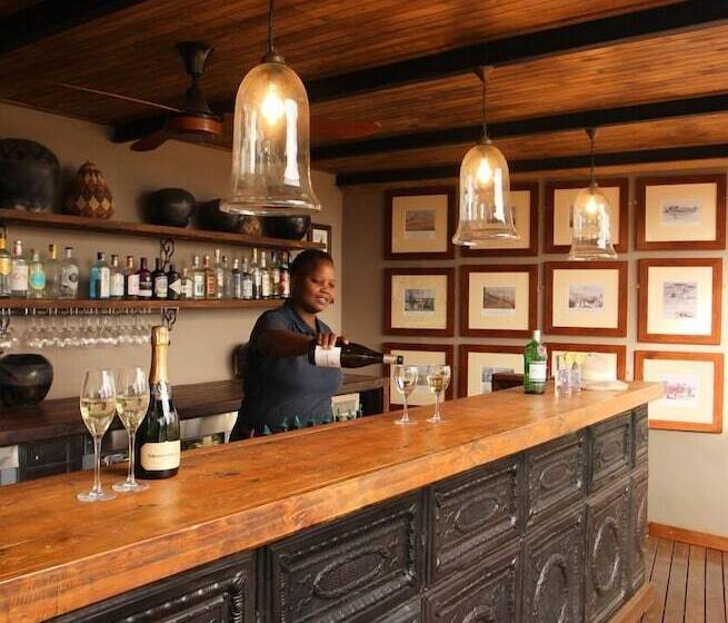 בית מלון כפרי Fugitives Drift Guest House