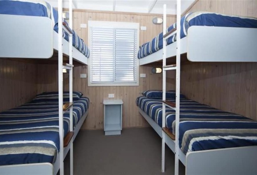 בית מלון כפרי Holiday Haven Huskisson Beach