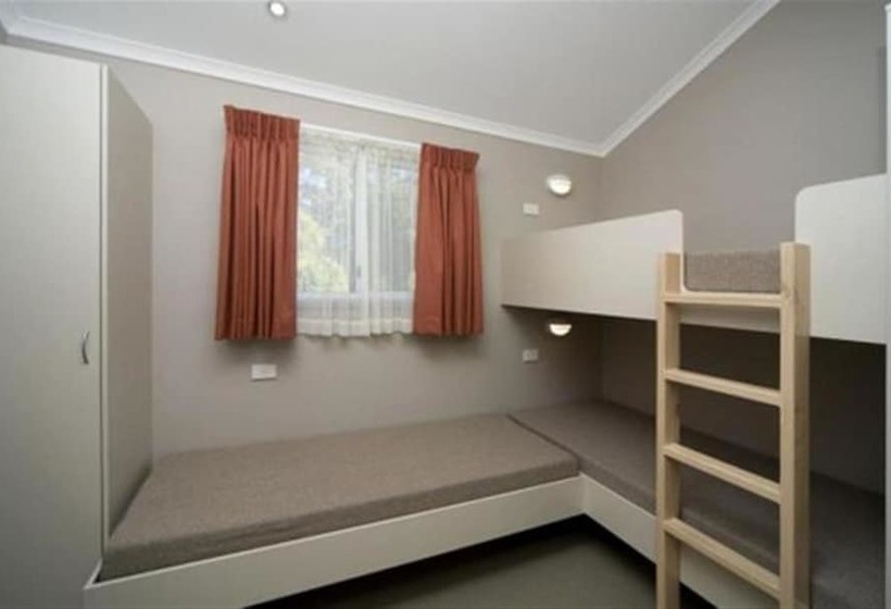 בית מלון כפרי Holiday Haven Huskisson Beach