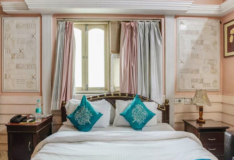 Отель Indrakshi Service Apartment