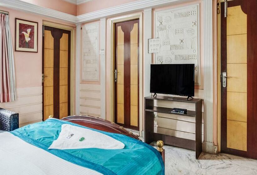 Отель Indrakshi Service Apartment