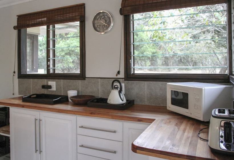 בית מלון כפרי Khangela Private Game Lodge