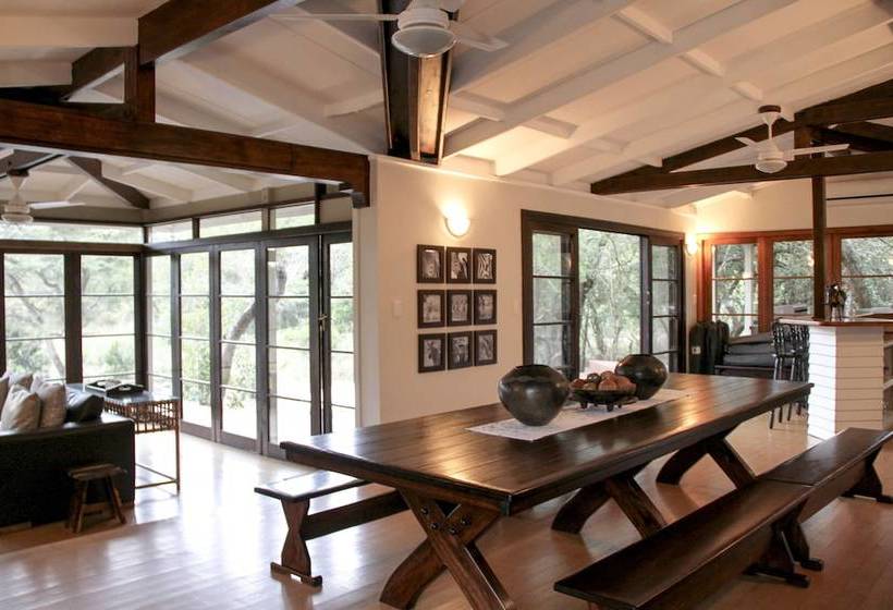 בית מלון כפרי Khangela Private Game Lodge