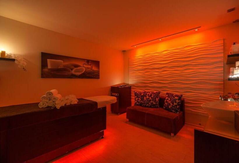 Отель Kristina Willa & Spa