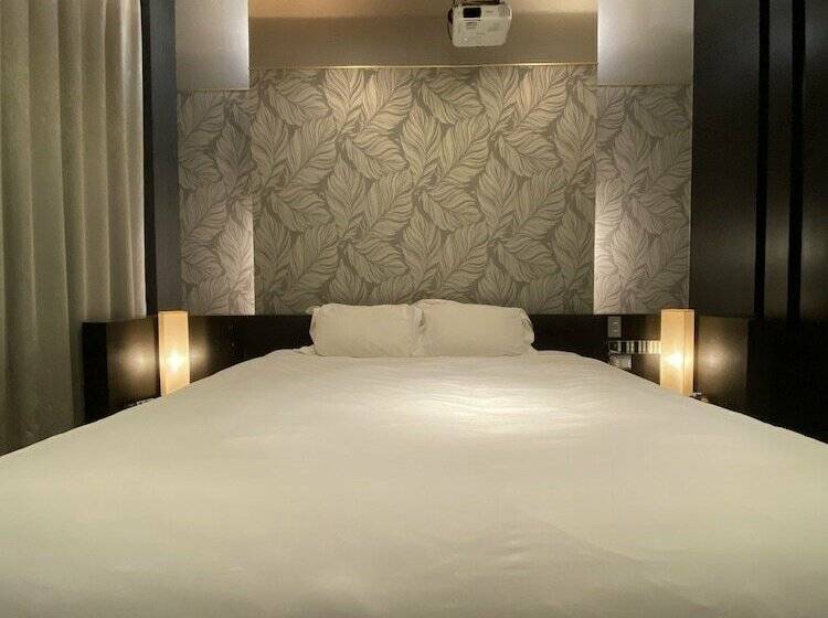 בית מלון כפרי Oasis  Adults Only