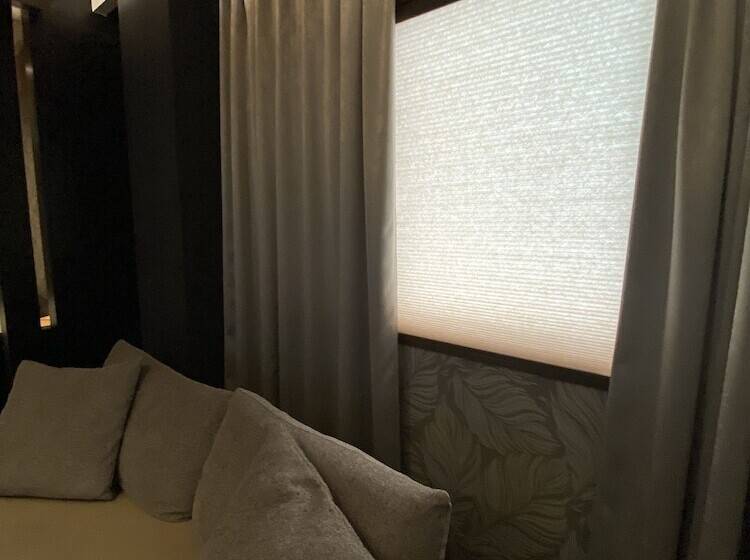 בית מלון כפרי Oasis  Adults Only