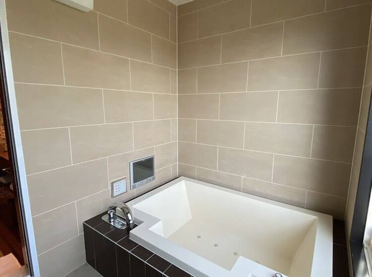 בית מלון כפרי Oasis  Adults Only