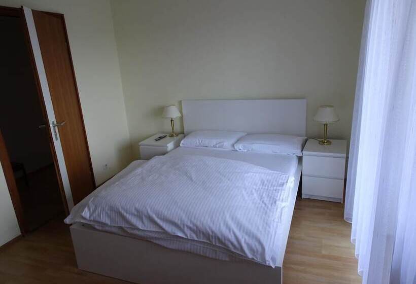 בית מלון כפרי Pension Schlossgarten