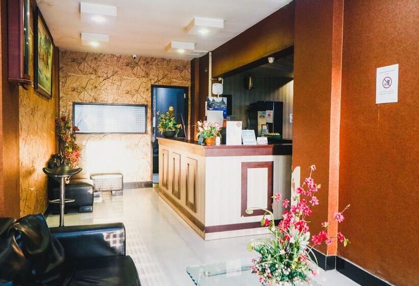 酒店 Reddoorz Plus Near Mall Panakukang 2