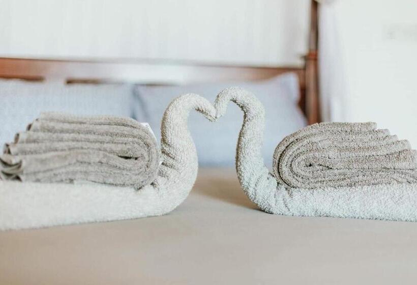 בית מלון כפרי Thambili Cabanas