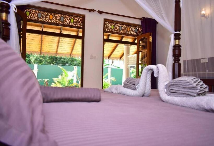 בית מלון כפרי Thambili Cabanas