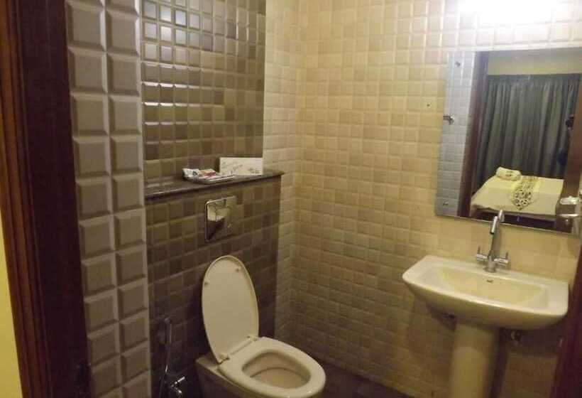 هتل The Majestic Crown