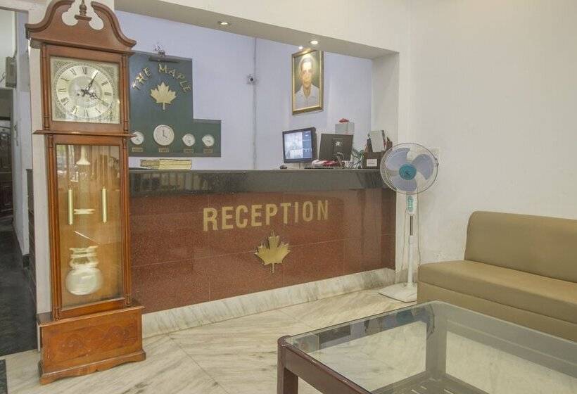 ホテル The Mapple By Oyo Rooms