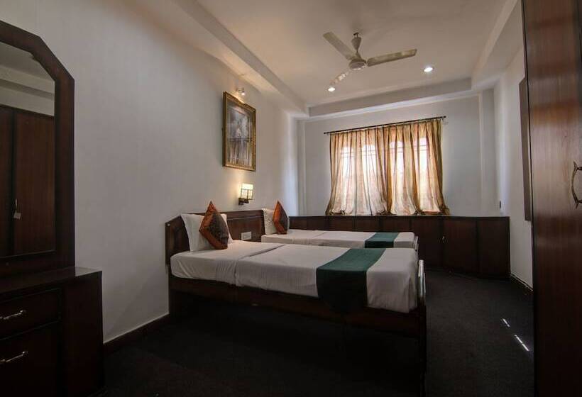 ホテル The Mapple By Oyo Rooms