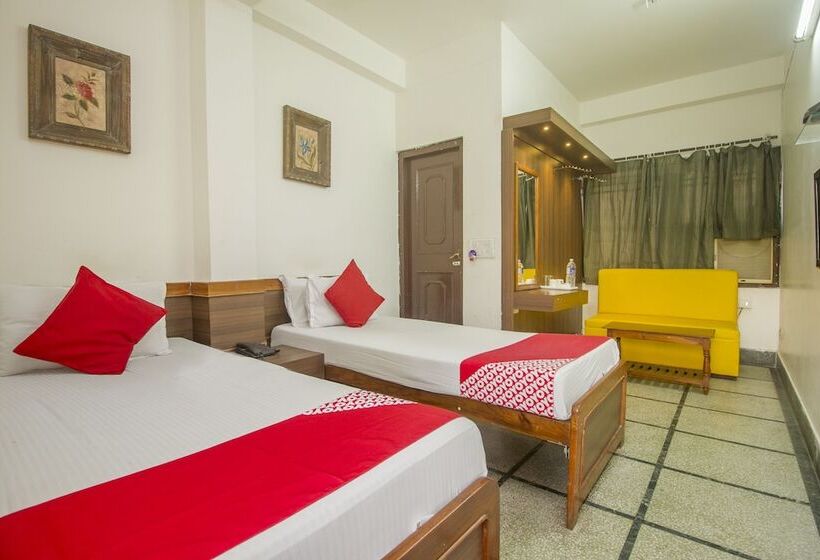 ホテル The Mapple By Oyo Rooms