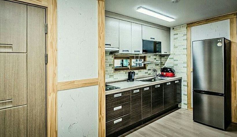 Kirin Guesthouse   Hostel