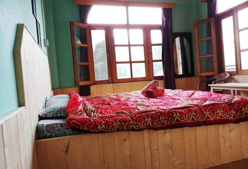 بنسيون Apple Field House