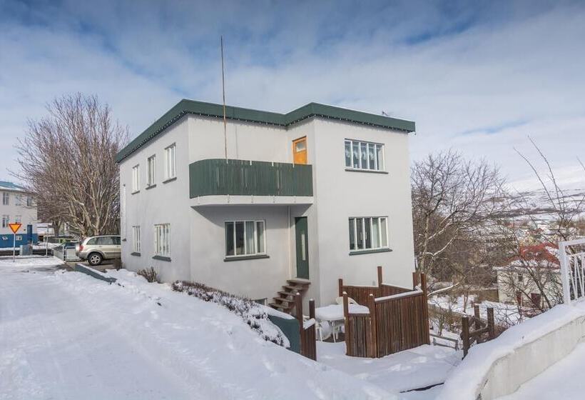 پانسیون Bjarmó Guesthouse