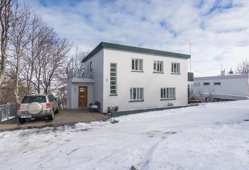 پانسیون Bjarmó Guesthouse