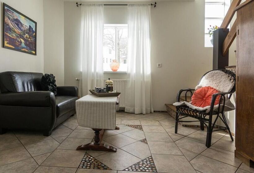 پانسیون Bjarmó Guesthouse