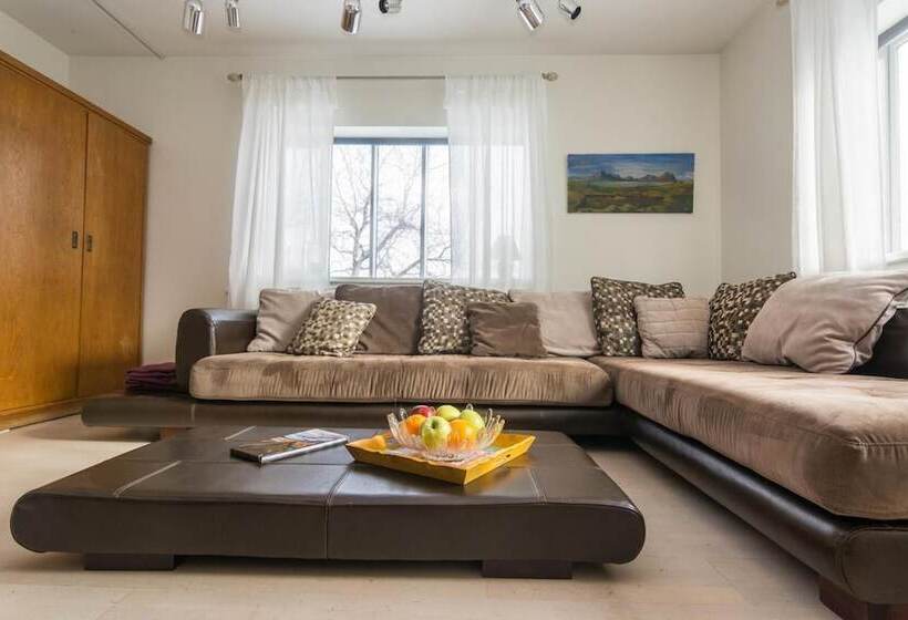 پانسیون Bjarmó Guesthouse