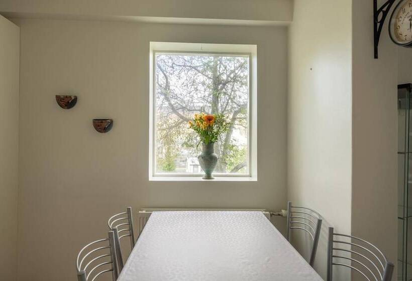 پانسیون Bjarmó Guesthouse