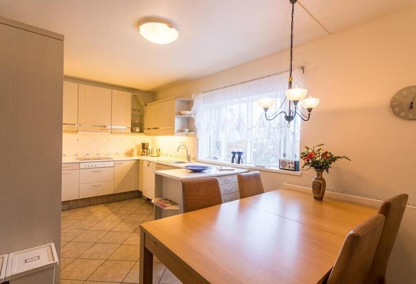 پانسیون Bjarmó Guesthouse