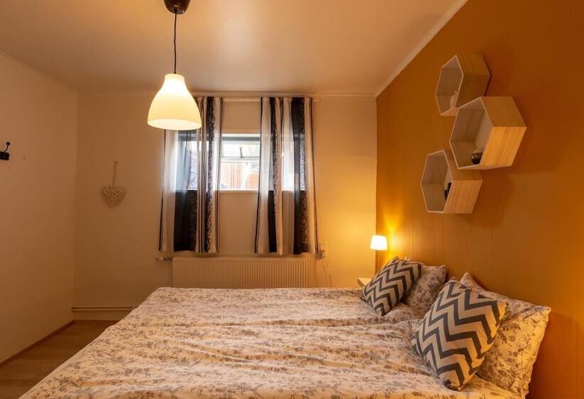 پانسیون Bjarmó Guesthouse