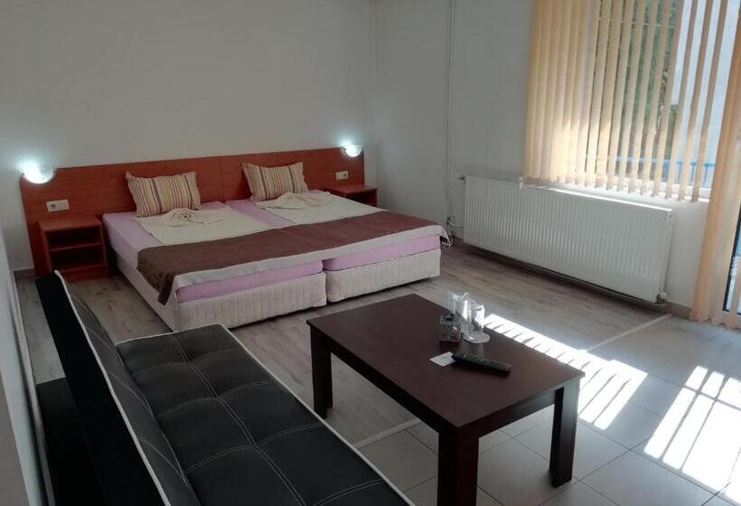 פנסיון Guest House Lila