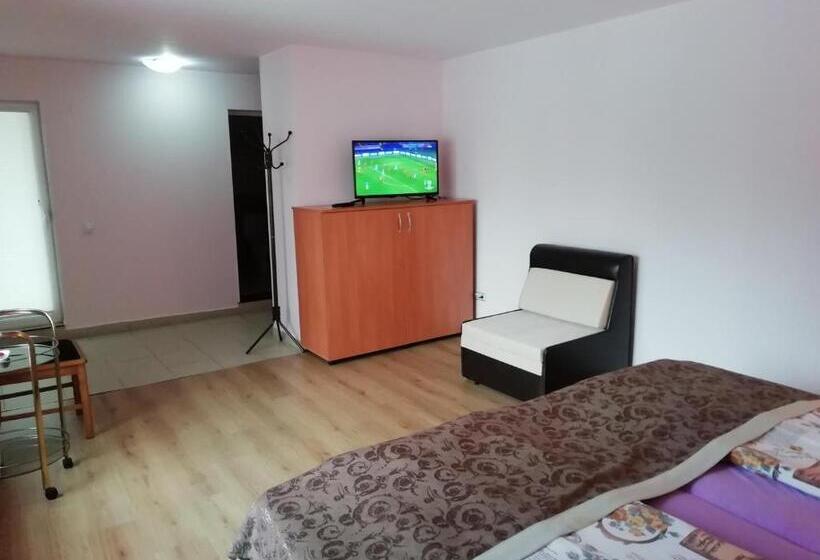 פנסיון Guest House Lila