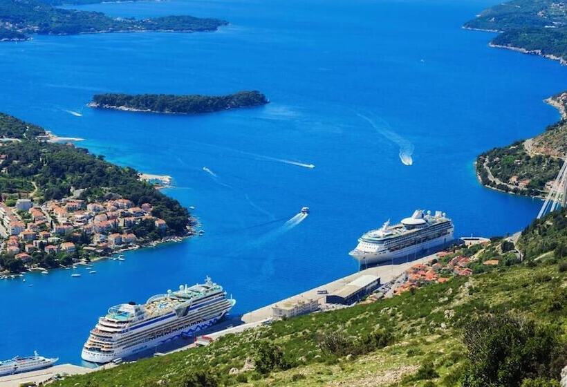 פנסיון Ora Luxury Rooms