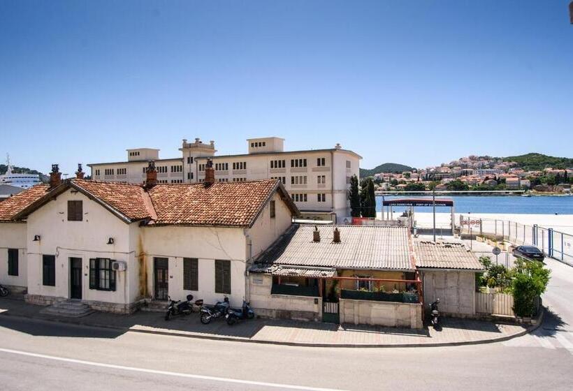 פנסיון Ora Luxury Rooms