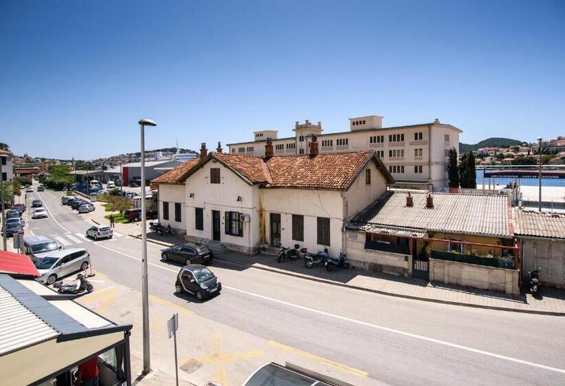 פנסיון Ora Luxury Rooms