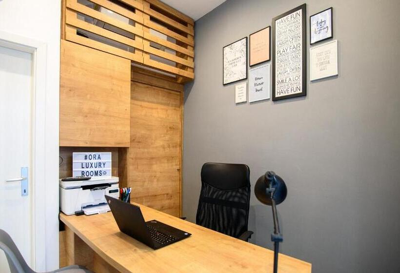 פנסיון Ora Luxury Rooms