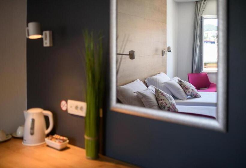 פנסיון Ora Luxury Rooms