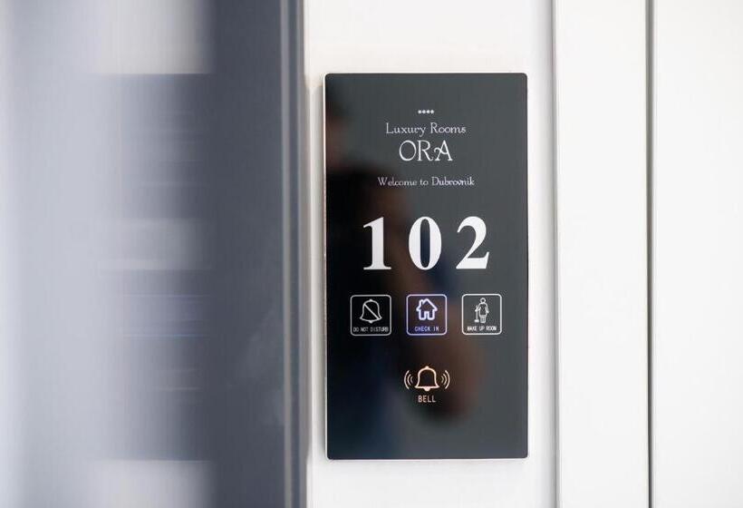 פנסיון Ora Luxury Rooms