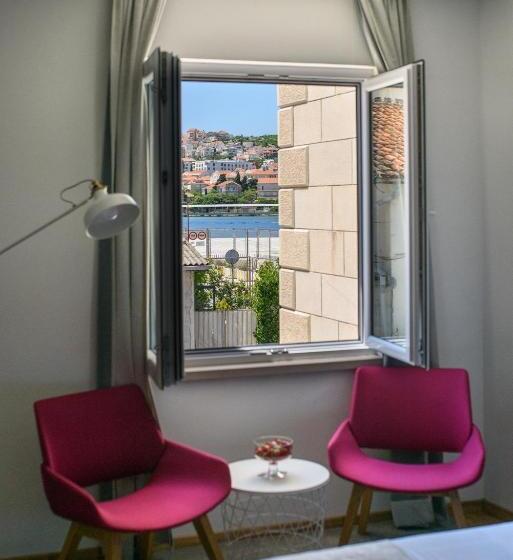 פנסיון Ora Luxury Rooms