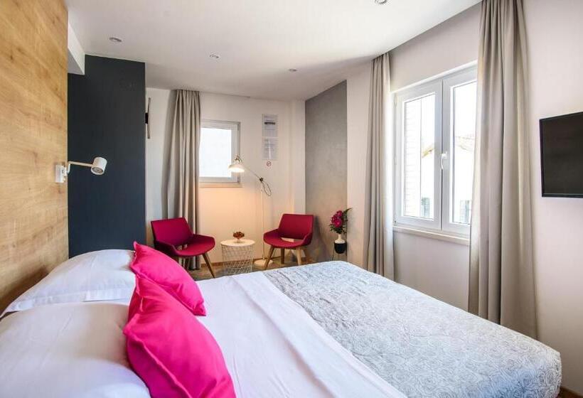 פנסיון Ora Luxury Rooms