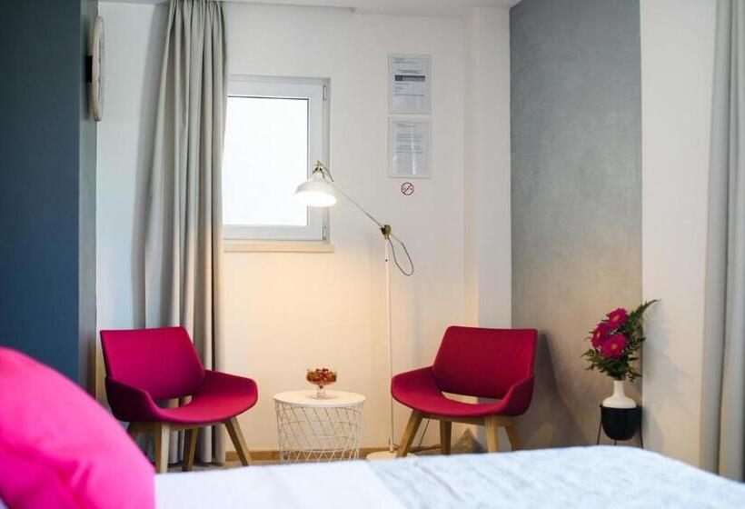 פנסיון Ora Luxury Rooms