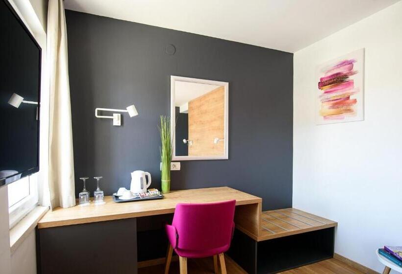 פנסיון Ora Luxury Rooms