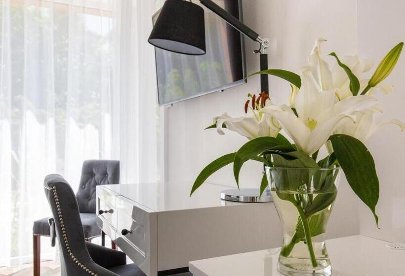 Port 21 Pura Pool & Design Hotel   Adults Only