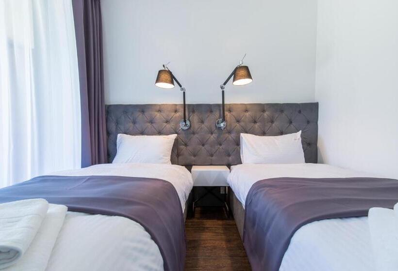 Port 21 Pura Pool & Design Hotel   Adults Only