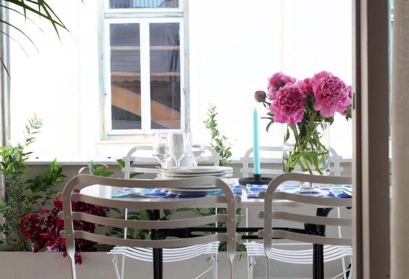 The Marble Suites, Plaka