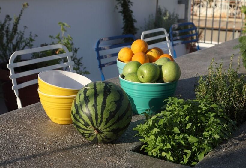 The Marble Suites, Plaka