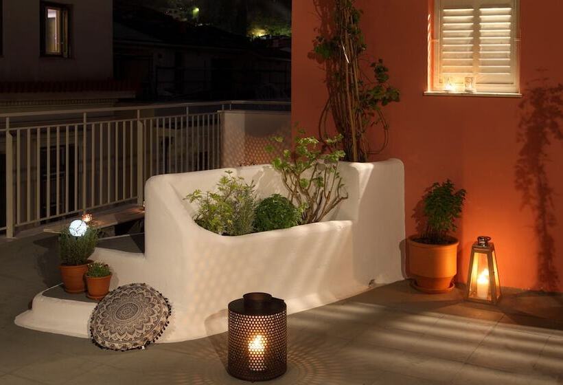 The Marble Suites, Plaka