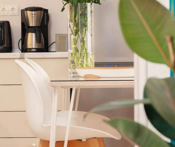 The Marble Suites, Plaka